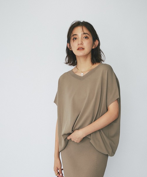 RIVE DROITE（リヴドロワ）の「バックタック浅Vネックニット（ニット/セーター・レディース・チャコールグレー/モカ/パープル・FREE）」の6枚目の写真