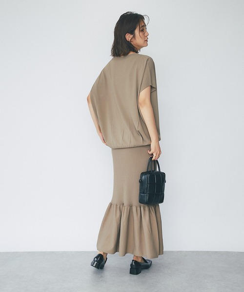 RIVE DROITE（リヴドロワ）の「バックタック浅Vネックニット（ニット/セーター・レディース・チャコールグレー/モカ/パープル・FREE）」の16枚目の写真