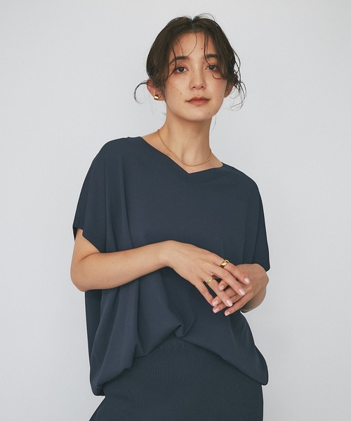 RIVE DROITE（リヴドロワ）の「バックタック浅Vネックニット（ニット/セーター・レディース・チャコールグレー/モカ/パープル・FREE）」の4枚目の写真