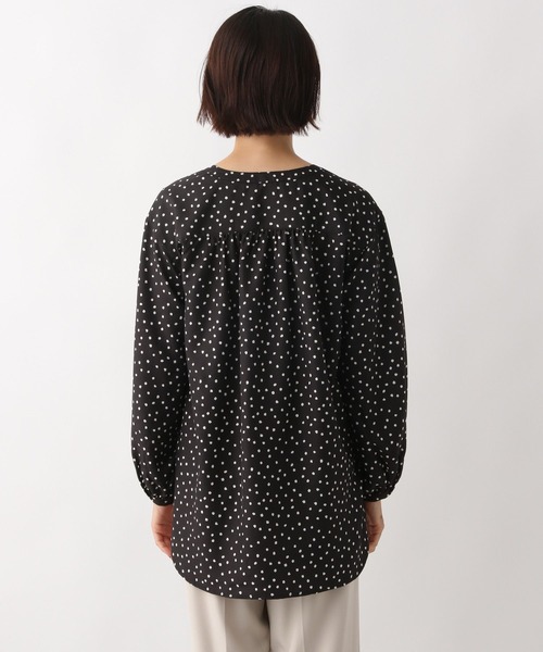 LEPSIM(レプシィム)の「さらキレ*アソートチュニック 299525(シャツ/ブラウス・レディース・チャコールグレー/ライトグレー/オフホワイト/イエロー/ブルー・FREE)」の16枚目の写真
