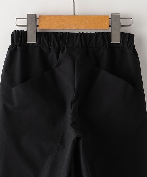 SHIPS（シップス）の「【SHIPS KIDS別注】MOUN TEN.:110～140cm / SOLOTEX(R) 1タック パンツ（その他パンツ・キッズ・ブラック・110/140/125）」の5枚目の写真