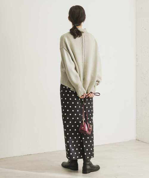 URBAN RESEARCH(アーバンリサーチ)の「『WEB限定』タートルスクエアニット(ニット/セーター・レディース・イエロー系その他/ネイビー/ベージュ系その他・FREE)」の9枚目の写真