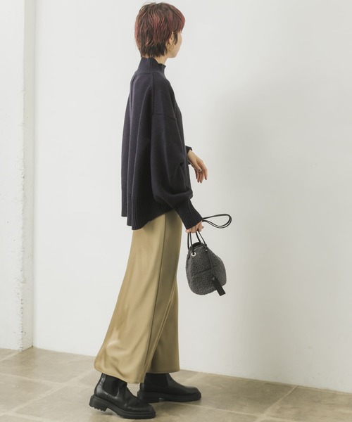 URBAN RESEARCH(アーバンリサーチ)の「『WEB限定』タートルスクエアニット(ニット/セーター・レディース・イエロー系その他/ネイビー/ベージュ系その他・FREE)」の5枚目の写真