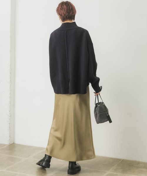 URBAN RESEARCH(アーバンリサーチ)の「『WEB限定』タートルスクエアニット(ニット/セーター・レディース・イエロー系その他/ネイビー/ベージュ系その他・FREE)」の10枚目の写真