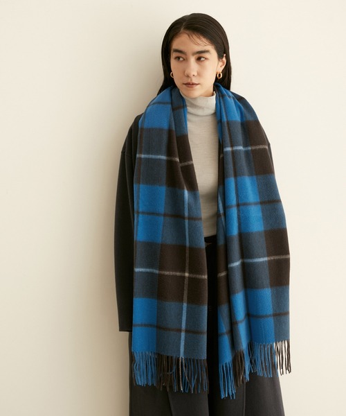 SALON adam et rope'(サロン アダム エ ロペ)の「カシミヤストール /無地・チェック(ストール/ショール・レディース・ベージュ/ホワイト/ブラック系その他/グレー/グレー系その他/ブルー系その他4・FREE)」の6枚目の写真
