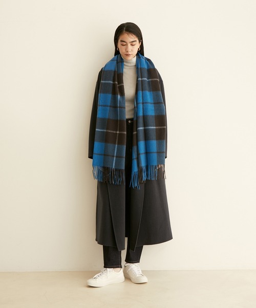 SALON adam et rope'(サロン アダム エ ロペ)の「カシミヤストール /無地・チェック(ストール/ショール・レディース・ベージュ/ホワイト/ブラック系その他/グレー/グレー系その他/ブルー系その他4・FREE)」の16枚目の写真
