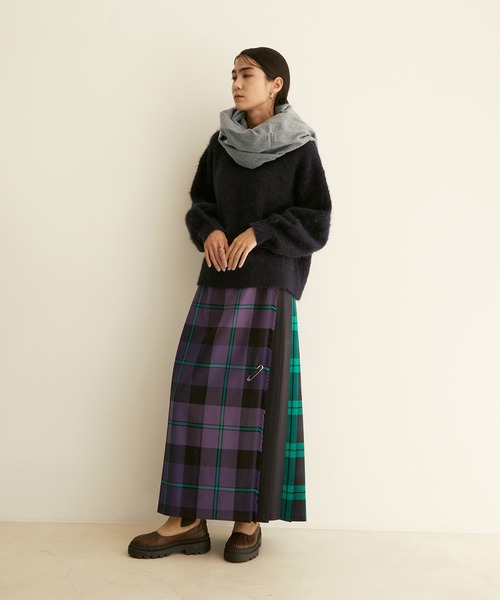SALON adam et rope'(サロン アダム エ ロペ)の「カシミヤストール /無地・チェック(ストール/ショール・レディース・ベージュ/ホワイト/ブラック系その他/グレー/グレー系その他/ブルー系その他4・FREE)」の13枚目の写真