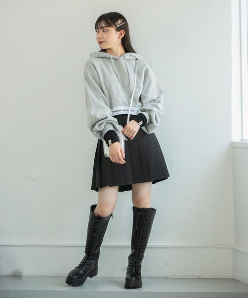 repipi armario（レピピ アルマリオ）の「【裏起毛】スソロゴショートパーカー（パーカー・キッズ・グレー/ホワイト/ブラック/グリーン・SMALL/LARGE/MEDIUM）」の12枚目の写真