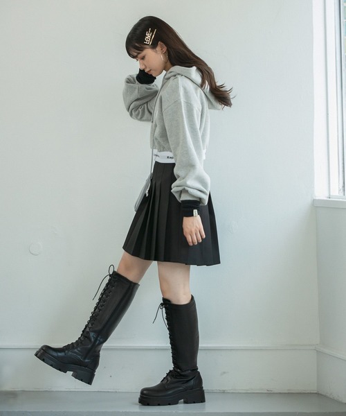 repipi armario（レピピ アルマリオ）の「【裏起毛】スソロゴショートパーカー（パーカー・キッズ・グレー/ホワイト/ブラック/グリーン・SMALL/LARGE/MEDIUM）」の13枚目の写真