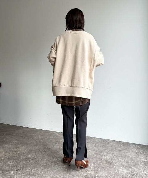 DouDou（ドゥドゥ）の「2WAY VIRGINIA 裏起毛ロゴスウェット（スウェット・レディース・ベージュ/グレー/オフホワイト・FREE）」の12枚目の写真