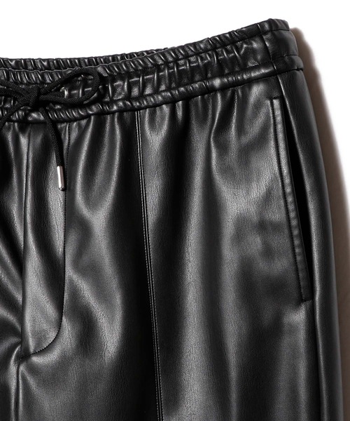 COLUMN（コラム）の「COLUMN / ヴィーガンレザートラックパンツ（その他パンツ・メンズ・ブラック/アイボリー・MEDIUM/LARGE）」の4枚目の写真