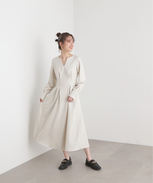 N.（N. Natural Beauty Basic）（エヌエヌナチュラルビューティーベーシック）の「【S Size Line】◆ウエストタックキーネックワンピース（ワンピース・レディース・ベージュ/ブラック系その他/ブルー/オフホワイト・SMALL/MEDIUM）」の6枚目の写真