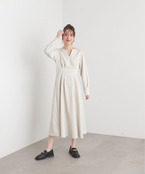 N.（N. Natural Beauty Basic）（エヌエヌナチュラルビューティーベーシック）の「【S Size Line】◆ウエストタックキーネックワンピース（ワンピース・レディース・ベージュ/ブラック系その他/ブルー/オフホワイト・SMALL/MEDIUM）」の7枚目の写真