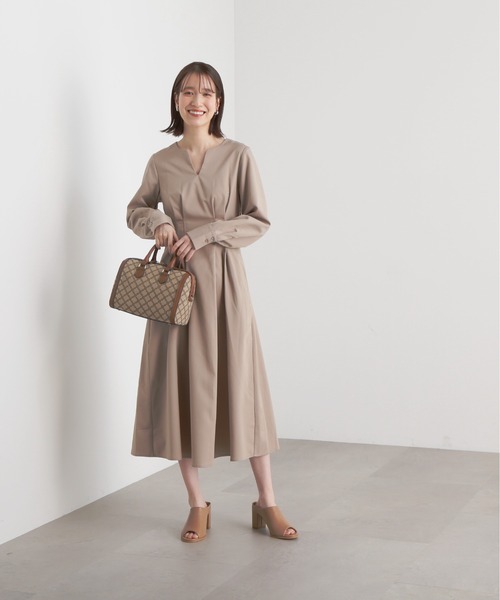 N.（N. Natural Beauty Basic）（エヌエヌナチュラルビューティーベーシック）の「【S Size Line】◆ウエストタックキーネックワンピース（ワンピース・レディース・ベージュ/ブラック系その他/ブルー/オフホワイト・SMALL/MEDIUM）」の14枚目の写真