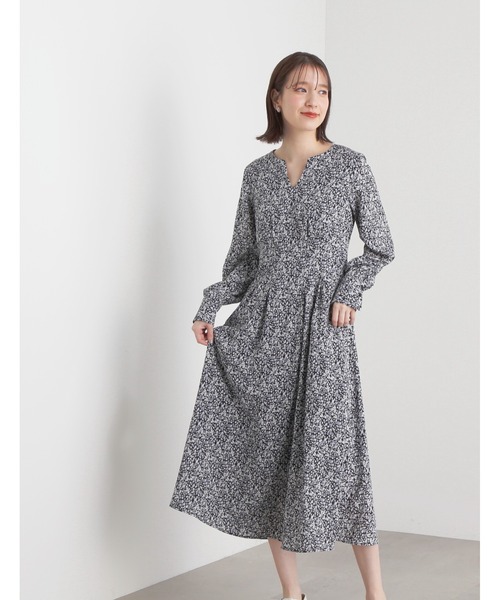 N.（N. Natural Beauty Basic）（エヌエヌナチュラルビューティーベーシック）の「【S Size Line】◆ウエストタックキーネックワンピース（ワンピース・レディース・ベージュ/ブラック系その他/ブルー/オフホワイト・SMALL/MEDIUM）」の9枚目の写真