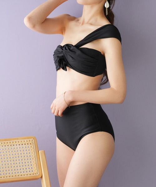 IAMUSE（アイアミューズ）の「ワンショルダーリボン風ビキニ/水着セット S0920【IAMUSE】（水着・レディース・アイボリー/ブラック・M/S）」の19枚目の写真