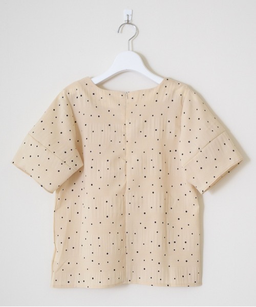 ibeul_（イベール）の「ドットプリントシャーリング生地半袖ブラウス（Tシャツ/カットソー・レディース・ベージュ・M/S/FREE）」の4枚目の写真