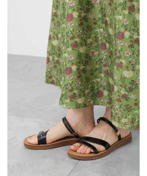 Samansa Mos2 blue（サマンサモスモスブルー）の「2WAYアシンメトリーサンダル（サンダル・レディース・ラベンダー/キナリ/ブラック・MEDIUM/LARGE）」の4枚目の写真