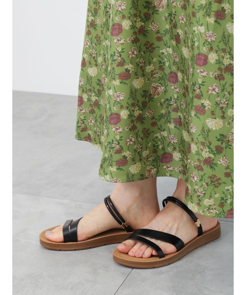 Samansa Mos2 blue（サマンサモスモスブルー）の「2WAYアシンメトリーサンダル（サンダル・レディース・ラベンダー/キナリ/ブラック・MEDIUM/LARGE）」の3枚目の写真