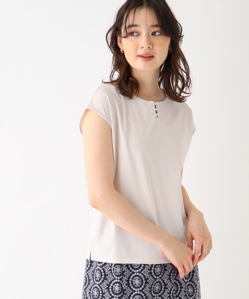 index（インデックス）の「◆パール調モチーフトップス 【接触冷感/洗濯機洗い可】（Tシャツ/カットソー・レディース・ライトグレー/ライトブルー/ネイビー/キャメル/パープル系・38/42/36/40）」の2枚目の写真