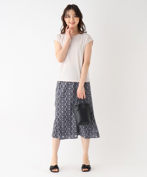 index（インデックス）の「◆パール調モチーフトップス 【接触冷感/洗濯機洗い可】（Tシャツ/カットソー・レディース・ライトグレー/ライトブルー/ネイビー/キャメル/パープル系・38/42/36/40）」の6枚目の写真