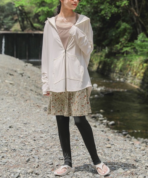 osharewalker(オシャレウォーカー)の「【廃盤】『バッククロスブラトップ』(ラッシュガード・レディース・ブラック/アイボリー/モカ・M/L/LL)」の8枚目の写真