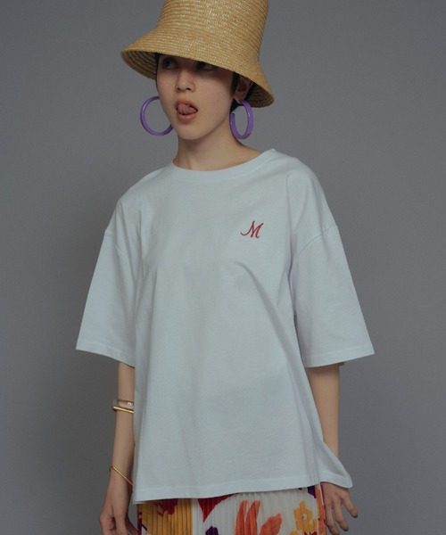 manana suerte(マニャーナスエルテ)の「オーバーサイズM刺繍Tシャツ(Tシャツ/カットソー・レディース・ホワイト/ブラック/グレー・FREE)」の1枚目の写真