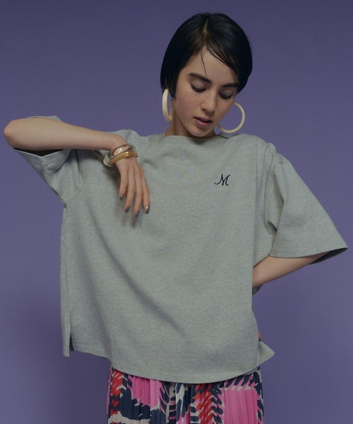 manana suerte(マニャーナスエルテ)の「オーバーサイズM刺繍Tシャツ(Tシャツ/カットソー・レディース・ホワイト/ブラック/グレー・FREE)」の9枚目の写真