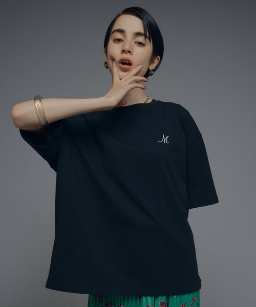 manana suerte(マニャーナスエルテ)の「オーバーサイズM刺繍Tシャツ(Tシャツ/カットソー・レディース・ホワイト/ブラック/グレー・FREE)」の8枚目の写真