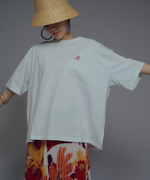 manana suerte(マニャーナスエルテ)の「オーバーサイズM刺繍Tシャツ(Tシャツ/カットソー・レディース・ホワイト/ブラック/グレー・FREE)」の11枚目の写真