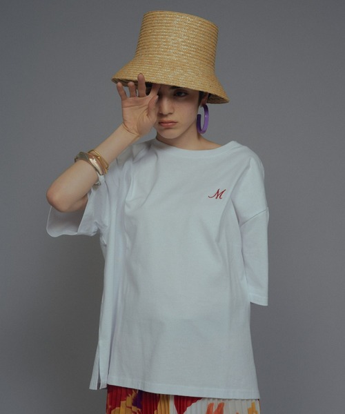 manana suerte(マニャーナスエルテ)の「オーバーサイズM刺繍Tシャツ(Tシャツ/カットソー・レディース・ホワイト/ブラック/グレー・FREE)」の7枚目の写真