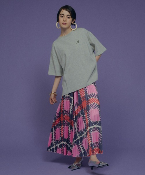 manana suerte(マニャーナスエルテ)の「オーバーサイズM刺繍Tシャツ(Tシャツ/カットソー・レディース・ホワイト/ブラック/グレー・FREE)」の6枚目の写真