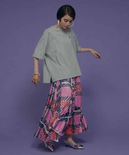 manana suerte(マニャーナスエルテ)の「オーバーサイズM刺繍Tシャツ(Tシャツ/カットソー・レディース・ホワイト/ブラック/グレー・FREE)」の17枚目の写真