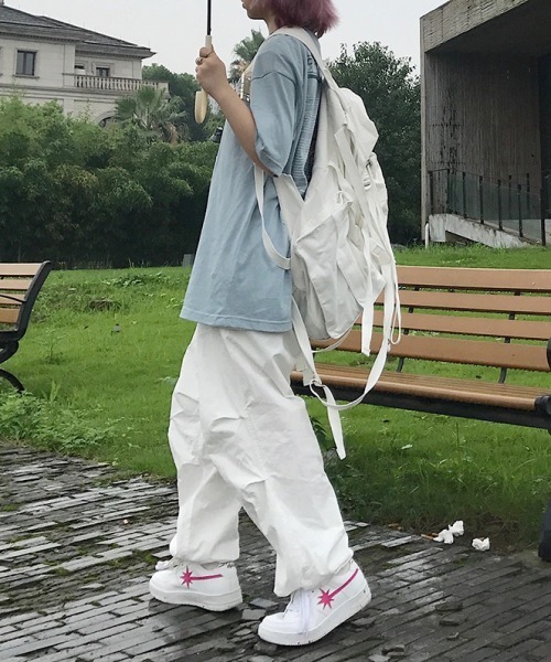 Silly(シリー)の「【春のY2Kコーデに大活躍!】ルーズシルエットカーゴパンツ(カーゴパンツ・レディース・ホワイト・MEDIUM/LARGE)」の7枚目の写真