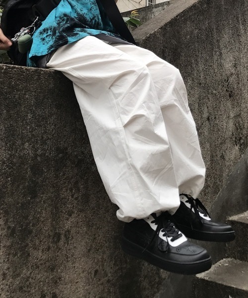 Silly(シリー)の「【春のY2Kコーデに大活躍!】ルーズシルエットカーゴパンツ(カーゴパンツ・レディース・ホワイト・MEDIUM/LARGE)」の9枚目の写真