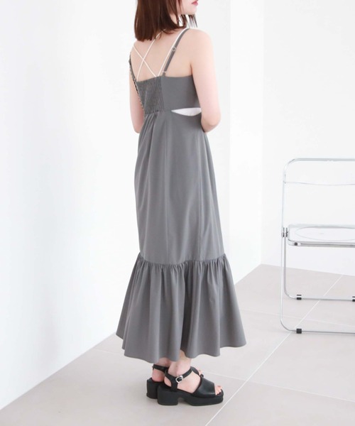 archives(アルシーヴ)の「サイドスリットナイロンキャミワンピース(ワンピース・レディース・ブラック/アイボリー/ブルーグレー・MEDIUM)」の19枚目の写真