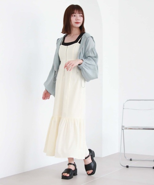 archives(アルシーヴ)の「サイドスリットナイロンキャミワンピース(ワンピース・レディース・ブラック/アイボリー/ブルーグレー・MEDIUM)」の4枚目の写真