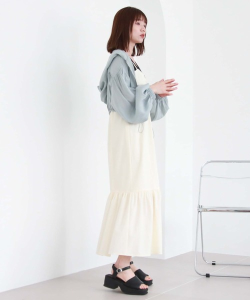 archives(アルシーヴ)の「サイドスリットナイロンキャミワンピース(ワンピース・レディース・ブラック/アイボリー/ブルーグレー・MEDIUM)」の6枚目の写真