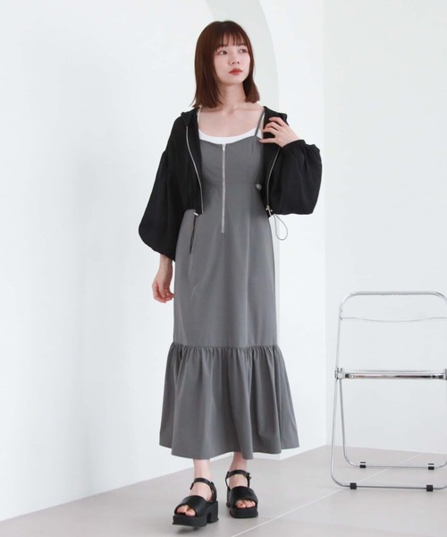 archives(アルシーヴ)の「サイドスリットナイロンキャミワンピース(ワンピース・レディース・ブラック/アイボリー/ブルーグレー・MEDIUM)」の15枚目の写真