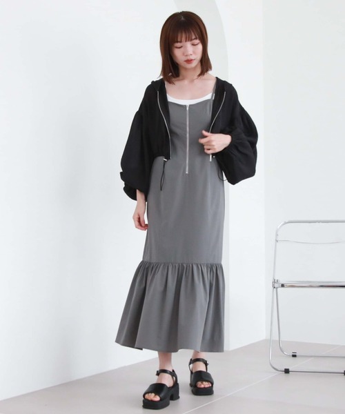 archives(アルシーヴ)の「サイドスリットナイロンキャミワンピース(ワンピース・レディース・ブラック/アイボリー/ブルーグレー・MEDIUM)」の16枚目の写真