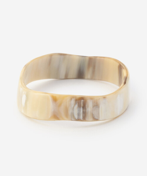 Bshop(ビショップ)の「CATH・S | HORN BANGLE WOMEN(バングル/リストバンド・レディース・ブラック/ベージュ・ONE)」の2枚目の写真