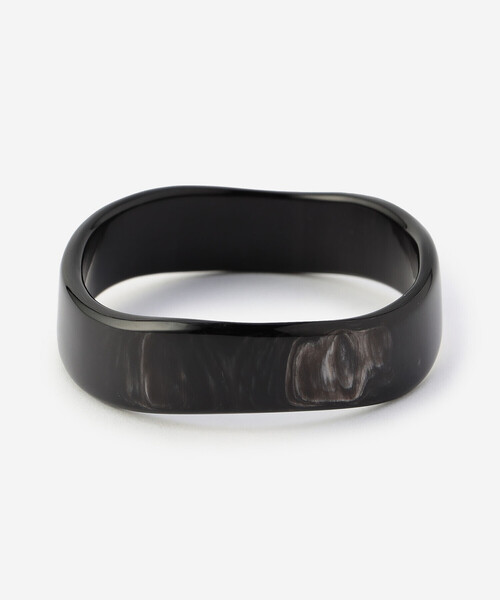 Bshop(ビショップ)の「CATH・S | HORN BANGLE WOMEN(バングル/リストバンド・レディース・ブラック/ベージュ・ONE)」の1枚目の写真
