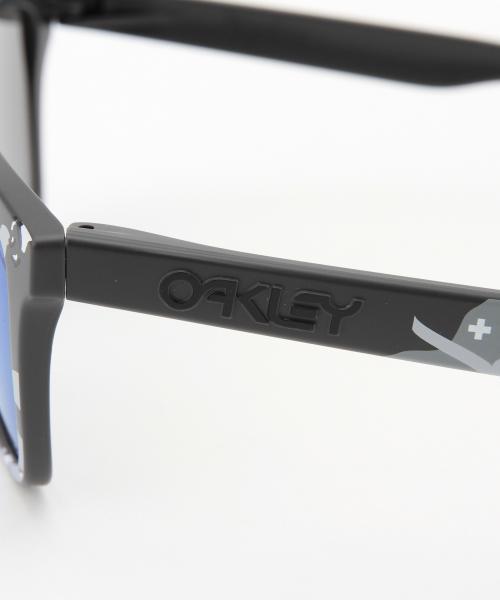 OAKLEY（オークリー）の「OAKLEY / Frogskins デザートカモ（サングラス・メンズ・チャコールグレー・ONE SIZE）」の7枚目の写真