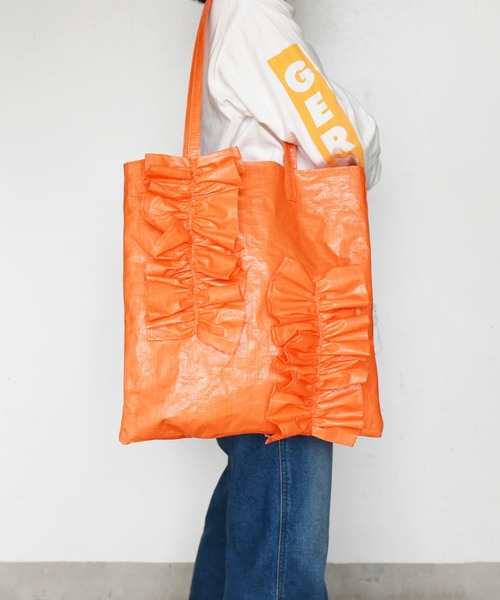 styiro(スタイロ)の「再入荷 【軽量】カオスフリルビッグトートバッグ 大容量(トートバッグ・レディース・シルバー/ブラック/ベージュ系その他/ブルー/イエロー/アイボリー/グレー/オレンジ・FREE)」の7枚目の写真