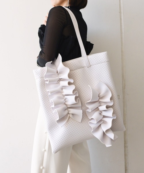 styiro(スタイロ)の「再入荷 【軽量】カオスフリルビッグトートバッグ 大容量(トートバッグ・レディース・シルバー/ブラック/ベージュ系その他/ブルー/イエロー/アイボリー/グレー/オレンジ・FREE)」の2枚目の写真