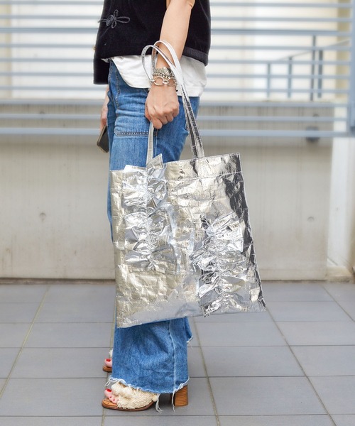 styiro(スタイロ)の「再入荷 【軽量】カオスフリルビッグトートバッグ 大容量(トートバッグ・レディース・シルバー/ブラック/ベージュ系その他/ブルー/イエロー/アイボリー/グレー/オレンジ・FREE)」の14枚目の写真