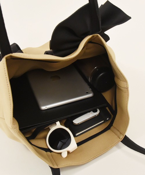 styiro(スタイロ)の「再入荷 【軽量】カオスフリルビッグトートバッグ 大容量(トートバッグ・レディース・シルバー/ブラック/ベージュ系その他/ブルー/イエロー/アイボリー/グレー/オレンジ・FREE)」の19枚目の写真