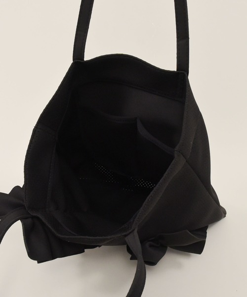 styiro(スタイロ)の「再入荷 【軽量】カオスフリルビッグトートバッグ 大容量(トートバッグ・レディース・シルバー/ブラック/ベージュ系その他/ブルー/イエロー/アイボリー/グレー/オレンジ・FREE)」の12枚目の写真