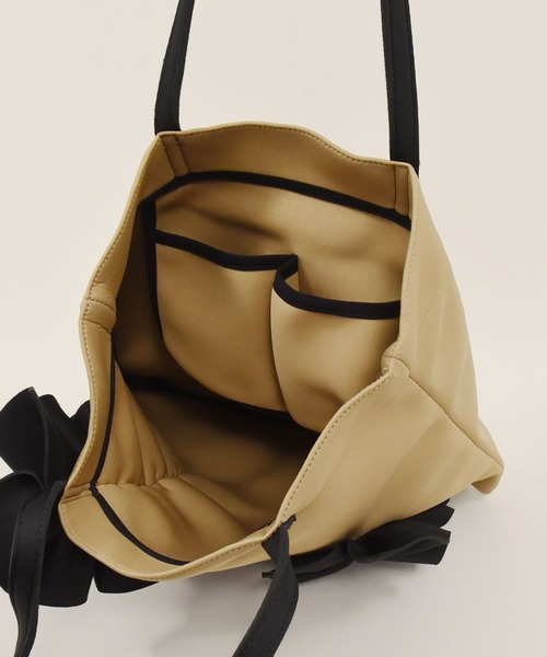 styiro(スタイロ)の「再入荷 【軽量】カオスフリルビッグトートバッグ 大容量(トートバッグ・レディース・シルバー/ブラック/ベージュ系その他/ブルー/イエロー/アイボリー/グレー/オレンジ・FREE)」の22枚目の写真