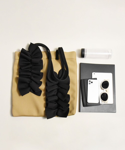 styiro(スタイロ)の「再入荷 【軽量】カオスフリルビッグトートバッグ 大容量(トートバッグ・レディース・シルバー/ブラック/ベージュ系その他/ブルー/イエロー/アイボリー/グレー/オレンジ・FREE)」の11枚目の写真